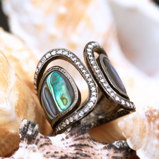 Abalone Shell Ring Decorated with Diamond