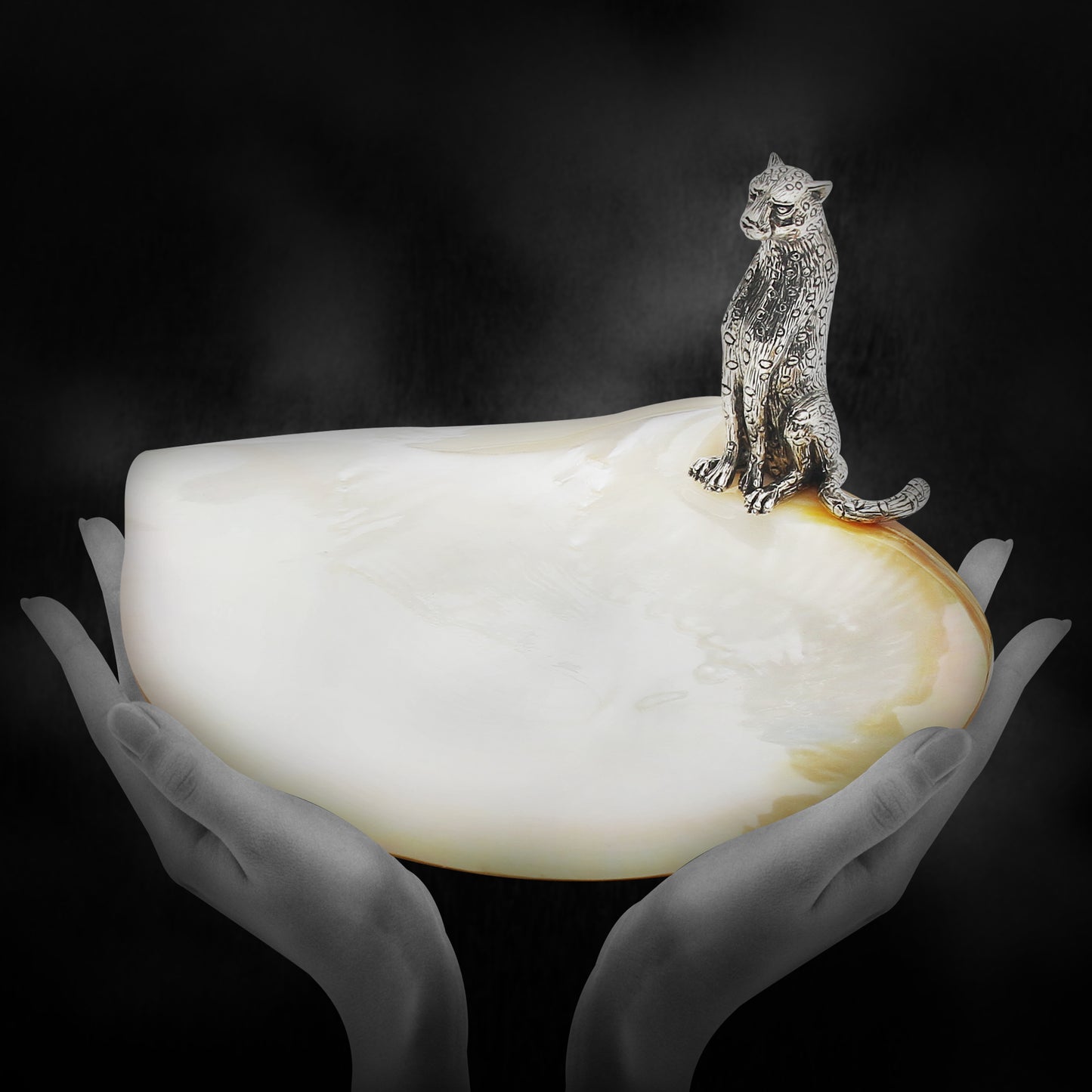 Mother of Pearl Plate with Cheetah